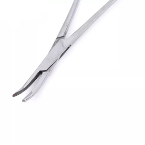 Instruments chirurgicaux de base : Pinces hémostatiques, Pinces moustiques courbées et droites, Porte-aiguilles 13 cm, finition polie, satinée, mate. - Product Image 6