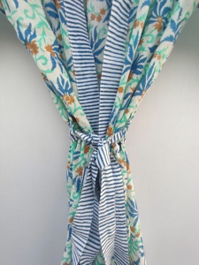 Bata Kimono de Algodón con Estampado Floral Azul Hecha a Mano |   Albornoz Ligero con Cinturón |   Bata de Estilo Bohemio para Mujer, para Salón y Spa - Product Image 3