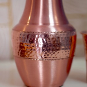 Ensemble de vases en cuivre avec roses, design moderne pour la décoration intérieure - Product Image 3