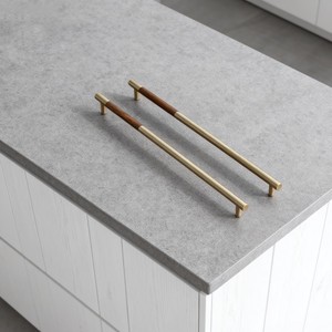 Manijas Modernas de Madera para Gabinetes con Extremos de Latón, Forma Rectangular, para Decoración del Hogar, Acabado Pulido Duradero, Artesanía Natural - Product Image 2