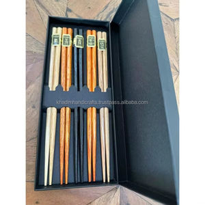 Palillos de madera lisos de lujo en caja de regalo ligera para eventos especiales cenas u ocasiones de regalo - Product Image 1