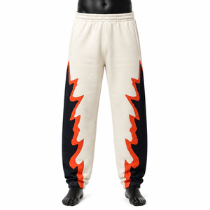 Pantalones Deportivos Anchos para Hombre, Color Negro con Estampado Lateral Naranja, Corte Holgado, Cintura Elástica, Estilo Casual Urbano - Product Image 1