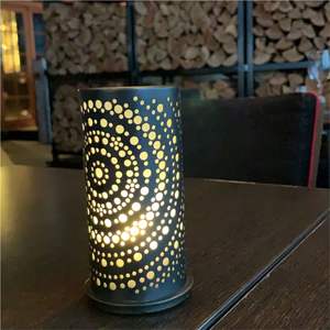 Portavelas de malla metálica a granel para velas votivas, centro de mesa elegante de hierro negro para exteriores, linterna para velas para bodas y eventos - Product Image 1