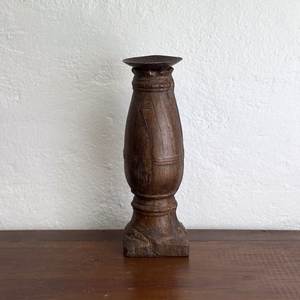 Porte-bougie en bois authentique mettant en valeur des détails artisanaux raffinés pour les marchés de la décoration et de la design d'intérieur - Product Image 5