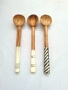 ช้อนไม้แกะสลักด้วยมือคุณภาพดีที่สุดสำหรับครัวระดับกูร์เมต์ ร้านขายของขวัญ และผู้ค้าปลีกที่เป็นมิตรกับสิ่งแวดล้อม มีจำหน่ายแล้ว - Product Image 2