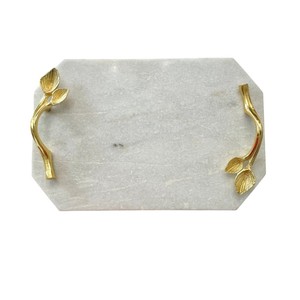 Tabla de Queso Rectangular de Mármol Blanco Hecha a Mano con Diseño de Orquídeas y Asas Metálicas Niqueladas para Decoración del Hogar - Product Image 2