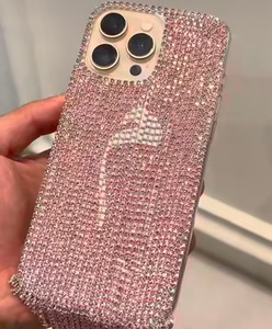 Funda de Teléfono Hecha a Mano con Diseño de Flores Bordadas, Base de Algodón Colorido y Cuentas de Vidrio - Product Image 2