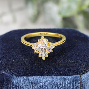 Bague de fiançailles unisexe AMBER JEWELS T-1744 plaquée or 14 carats avec diamant de laboratoire, sertissage à griffes, certifiée IGI, style Hip Hop géométrique - Product Image 1