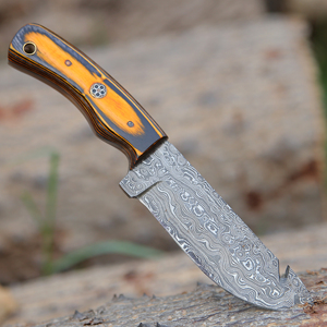 Couteau de chasse de poche en acier Damas de qualité industrielle OEM, fait main, à lame pleine, pour l'extérieur, avec crochet de dépecage, fourreau en bois et cuir - Product Image 3