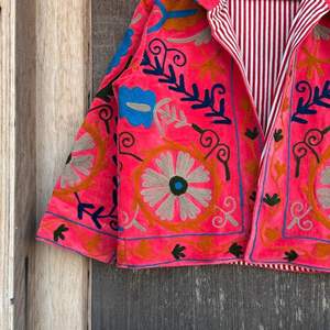 Veste courte vintage Suzani |   Cadeau pour invité de mariage bohème et cadeau de vacances - Product Image 3