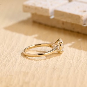 Anillo de Compromiso Solitario de Diamante Cultivado en Laboratorio con Corte Ovalado en Oro Amarillo Sólido de 14K, Joyería Fina para Novia - Product Image 3
