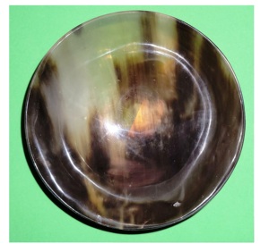 Bol de service artisanal en corne, écologique, design moderne et minimaliste, tonalités brunes, finition polie, léger (0,4 kg) pour les fêtes - Product Image 4