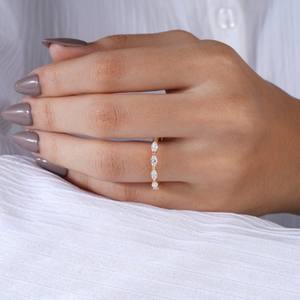 Sofisticada banda de eternidad de moissanita con corte marquesa de oro de 14K, anillo de boda único estilo oriente-occidente para mujer, elegante joya de aniversario. - Product Image 5