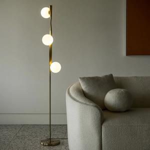 Lámpara de Pie con Pantalla de Vidrio Decorativa y Base Cromada para Iluminación de Sala de Estar de Lujo - Product Image 1