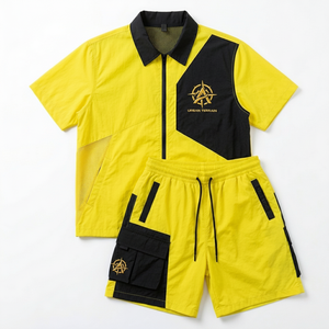 Conjunto Deportivo Urbano para Hombre en Amarillo y Negro con Bloques de Color, Manga Corta, Cierre Frontal con Cremallera, Transpirable, de Poliéster, Ropa Urbana de Verano - Product Image 1