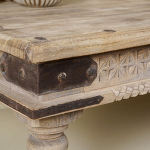 Mesa de Centro de Madera Tallada a Mano con Diseño Floral, Estilo Rústico, para Sala de Estar, Hotel o Casa de Campo - Product Image 4