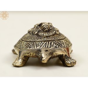 Tortuga Vastu de latón hecha a mano de 5 pulgadas con Ganesha en la parte superior, pequeño artículo de decoración para el hogar y regalos hechos en la India - Product Image 4