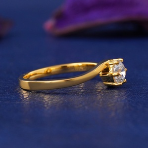 แหวนเพชรทรงกลมเจียระไนแบบบริลเลียนท์ ทอง 14K ดีไซน์เรียบหรู สำหรับหมั้นหรือวันครบรอบ ประดับเพชรเม็ดเดี่ยว หกหนามเตย วงแหวนบิดเกลียว สำหรับผู้หญิง - Product Image 2