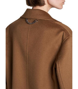 Chaqueta acolchada holgada de invierno para mujer con cuello alto y capucha, personalizada, de secado rápido, transpirable, tejido liso teñido frontalmente. - Product Image 1