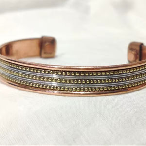 Bracelet en cuivre énergétique fait main martelé, bijoux ayurvédiques de luxe, personnalisable, cadeau de Thanksgiving pour hommes et femmes - Product Image 1