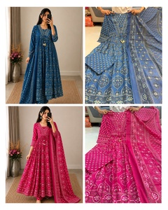 Ensemble de robe Anarkali Mul Chanderi de qualité supérieure pour femmes, avec de magnifiques broderies dorées et un bas assorti. - Product Image 5