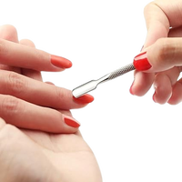 Pousse-cuticules réutilisable en acier inoxydable ultra-précis, double extrémité, finition artisanale de haute qualité pour les professionnels des ongles