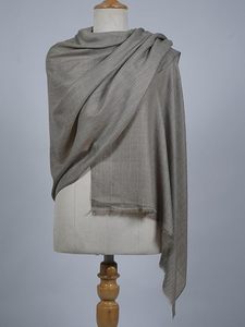 Elegante Pashmina de Cachemira Unisex, Estola Lisa, Suave y Ligera, Color Caqui, Chal de Diseño de Lujo, Perfecto para Ocasiones Festivas - Product Image 3