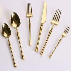 Juego de cubiertos metálicos versátiles, perfecto para desayunos informales, cenas formales y celebraciones al aire libre - Product Image 3