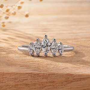 Bague de fiançailles en or massif 10K 14K 18K avec 5 diamants de laboratoire taille marquise 0,51 ct, couleur R, clarté VVS - Product Image 5