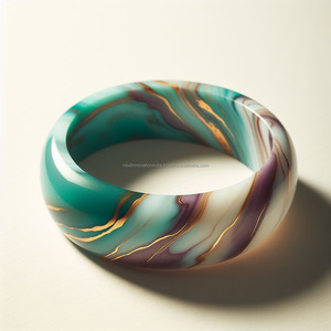 Brazalete fino acentuado con diamantes para mujer, resina elaborada con adornos étnicos de peso pluma - Product Image 3