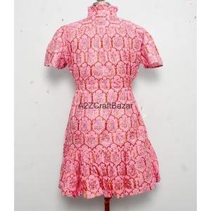 ชุดมินิเดรสผ้าฝ้ายออร์แกนิคแท้ 100% พิมพ์ลายดอกไม้ด้วยมือ ชุดฤดูร้อนสำหรับวันหยุด - Product Image 6