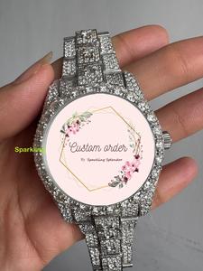 Montre de luxe artisanale en acier inoxydable, cadran romain entièrement serti de moissanite argentée, avec fenêtre en verre, 20 mm - Product Image 6