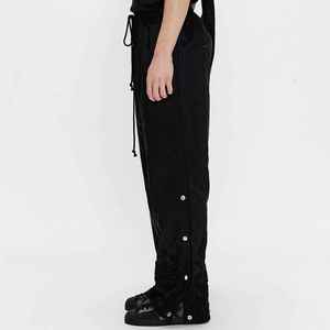 Pantalon homme noir en soie brodé, taille élastique avec cordon de serrage, style chinois, infroissable, poids moyen, pour l'automne - Product Image 3