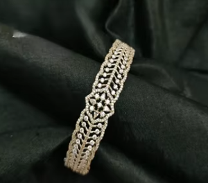 Pulsera de Mujer con Circonitas Brillantes, Diseño Simple y Elegante, Acabado Blanco, un Regalo Moderno y a la Moda - Product Image 2