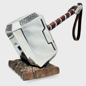 Réplique de marteau de Thor en métal, objet de collection avec manche en bois et support - Product Image 1