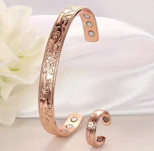 Elegante Brazalete Abierto de Cobre con Acabado de Filigrana Forjada, Joyería Metálica de Moda con Diseño Exquisito - Product Image 1