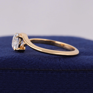 Anillo de compromiso de diamantes redondos para mujer, engaste de oro blanco, estilo clásico - Product Image 4