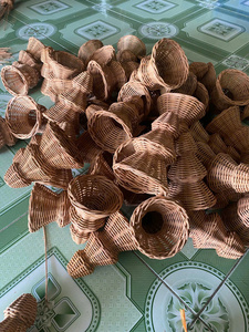 Adornos navideños de ratán asequibles, proveedor de Vietnam, adornos navideños de ratán hechos a mano para exhibición en tiendas de regalos navideños - Product Image 4