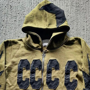 Sweat à capuche zippé vert olive personnalisé pour hommes et femmes, coupe oversize, avec patch graphique éclair, appliqué vieilli, en molleton épais - Product Image 3