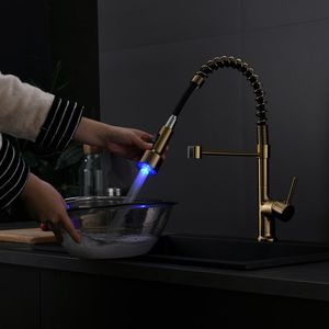 Rubinetto da Cucina Commerciale Monocomando con LED e Doccetta Estraibile per Lavello - Product Image 6