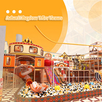 Parc de jeux intérieur sur le thème des tribus de l'Empire des Animaux, zone labyrinthe, projecteur, jeux interactifs