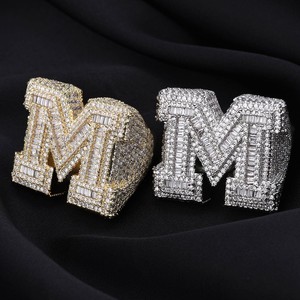 Anillo Fino Certificado IGI con Corte Baguette, Diamante Moissanita VVS, Chapado en Oro, Letra M, Estilo Hip Hop con Engaste Pavé - Product Image 5