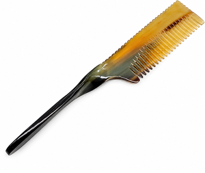 Peigne en corne de bœuf traditionnel en promotion – Écologique, fait main, durable, naturel, anti-frisottis pour salons, spas et soins personnels - Product Image 4