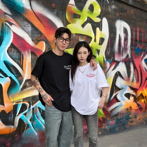 Camiseta Unisex Premium DUC PHAT de 260 g/m², 100 % Algodón, Corte Holgado, Diseño con Serigrafía, Hecha en Vietnam - Product Image 4