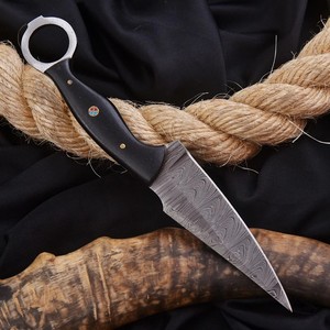 Couteau de camping Skinner à lame fixe en acier Damas de qualité industrielle, pointe tombante, avec trou pour le pouce, épaisseur 0,5 mm, par UA Supplies - Product Image 3