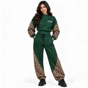 Ensemble deux pièces personnalisé pour femme, vert, imprimé animal, coupe ample, style survêtement, loungewear, streetwear, sweat-shirts à manches raglan - Product Image 1