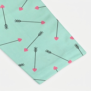 Manguitos de manga larga para mujer, color verde menta, con estampado digital de flechas y corazones, de poliéster, protección solar UPF50+ - Product Image 5