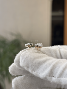 Boucles d'oreilles à deux pierres en or blanc massif 18 carats avec diamants synthétiques de forme mixte émeraude et marquise de 1,76 CTW • Boucles d'oreilles percées à deux pierres - Product Image 4