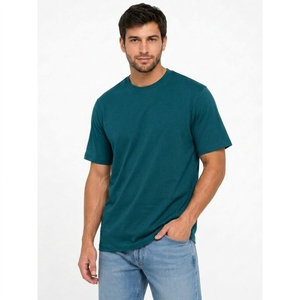 T-shirt vintage délavé coupe oversize épaules tombantes style streetwear en coton avec motif imprimé prêt à porter - Product Image 2
