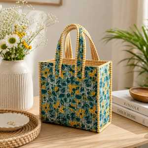 Sac fourre-tout en coton matelassé bohème Veer Handicrafts, motif rayé jaune et vert, fermeture éclair, utilisation toutes saisons, Rajasthan - Product Image 3